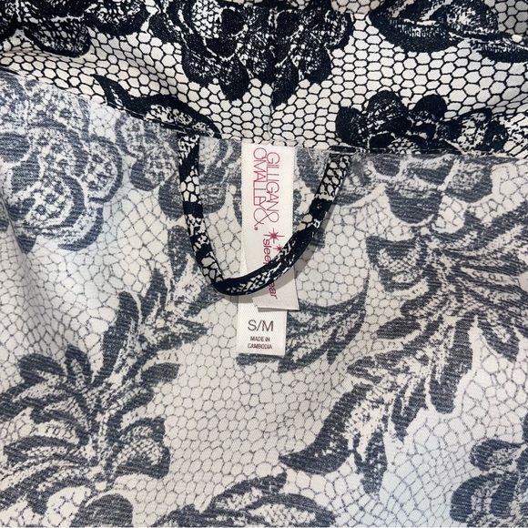 Gilligan & O'Malley Black Floral Robe - Picture 7 of 7